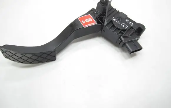 Volkswagen Golf VII Accelerator throttle pedal 5Q1723503H 6PV01062111 203150051