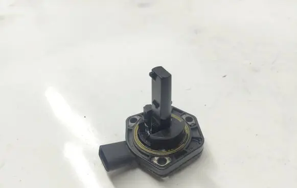 Volkswagen PASSAT B6 Oil level sensor 1J0907660C 6PR00807903