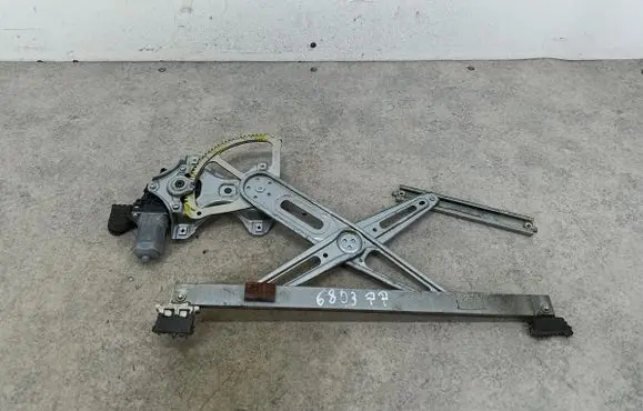 Toyota Auris 150 Front door window regulator with motor 973582100