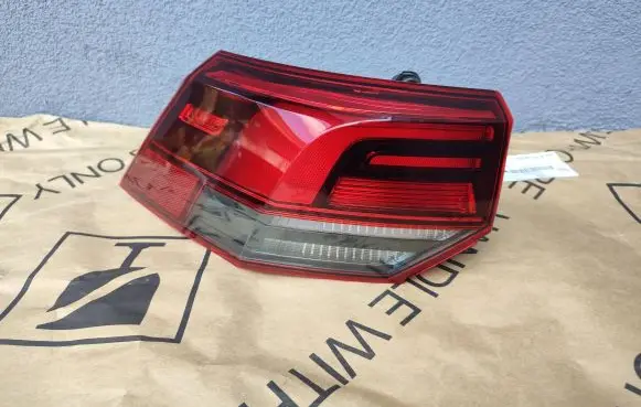 Volkswagen Golf VIII Rear/tail lights 5H0945095B 81970101