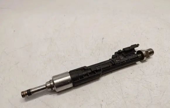 BMW X3 F25 Fuel injector 13647639994