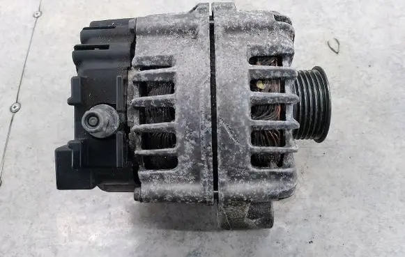 BMW 3 E90 E91 Generator/alternator 7802261