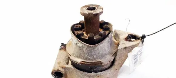 Opel Zafira B Engine mount bracket 
