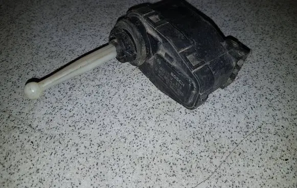 Headlight level adjustment motor