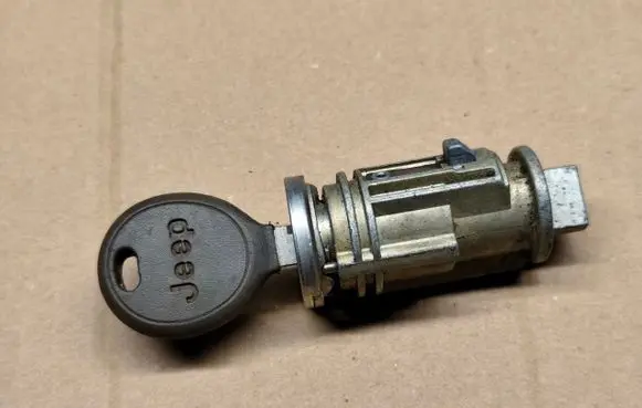 Jeep Cherokee III KJ Ignition lock 