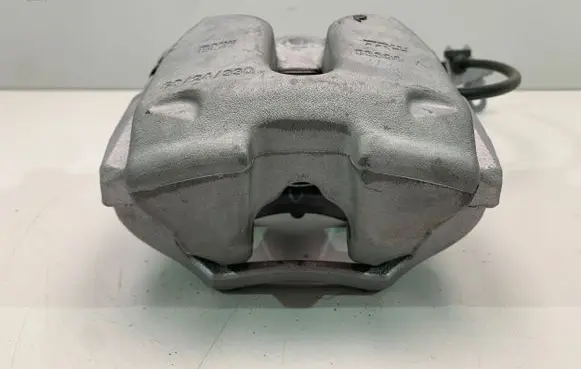 BMW X3 G01 Front brake caliper 6882254