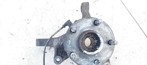 Toyota Avensis Verso Front wheel hub