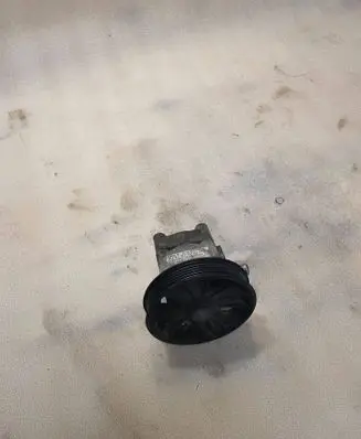 Volvo XC90 Power steering pump 7617955116