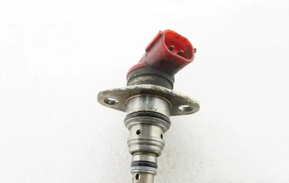 Toyota Corolla E120 E130 Fuel pressure regulator 