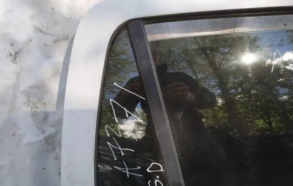 Opel Astra G Rear vent window glass 