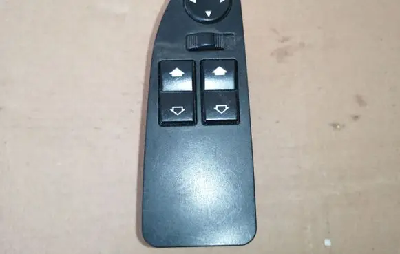 BMW 5 E39 Electric window control switch 8368988