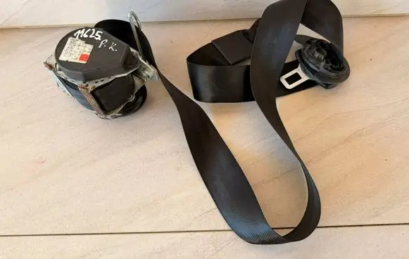 Audi A4 S4 B8 8K Front seatbelt 8T0857705