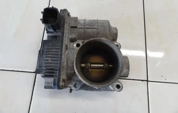 Nissan Almera Tino Throttle body valve 