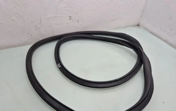 Volvo V40 Front door rubber seal 