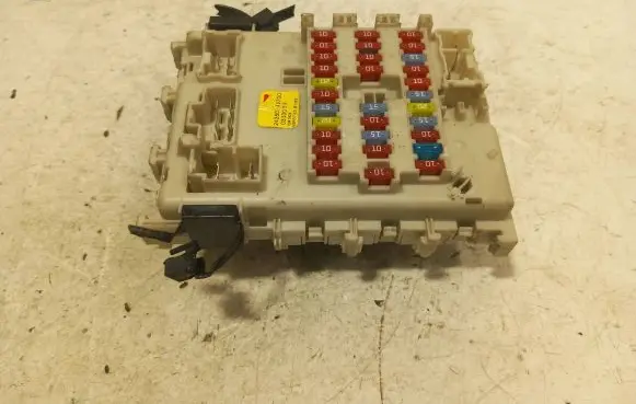 Nissan Primera Fuse box set 24350AV700 0310031