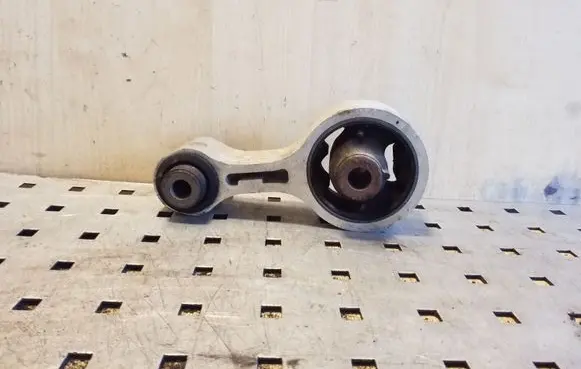 Mazda 6 Engine mount bracket