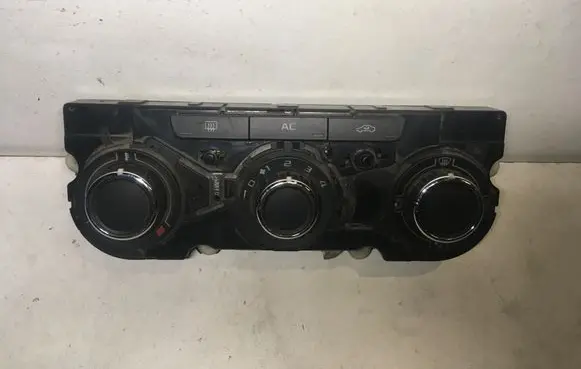 Skoda Octavia Mk2 (1Z) Climate control unit 3T0820047R