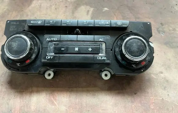 Skoda Octavia Mk2 (1Z) Climate control unit 3T0907044AR 5HB00974944