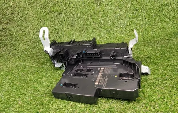 Mercedes-Benz E W212 Power management control unit 2129001406 2129011004 2319025101