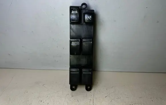 Nissan X-Trail T30 Electric window control switch