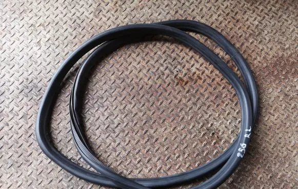 Opel Mokka Rear door rubber seal (on body) 