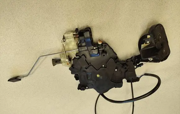 Volkswagen Caddy Sliding door lock 2K0843654S 21345 01072042004