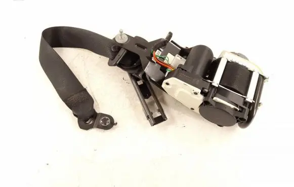 Mercedes-Benz C W204 Front seatbelt 2048602385 2048604586