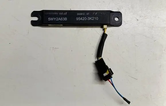 Hyundai ix35 Aerial antenna amplifier 954203K210U3 954203K210