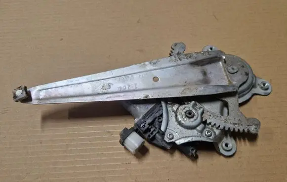 Mitsubishi L200 Rear door window regulator with motor MN182353