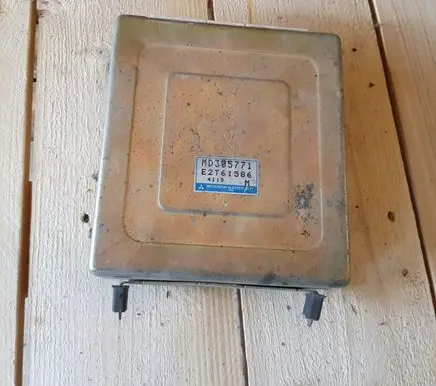 Mitsubishi Space Wagon Engine control unit/module MD305771