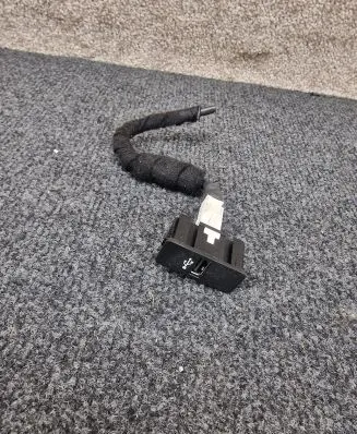 BMW 2 F22 F23 USB socket connector 9230248