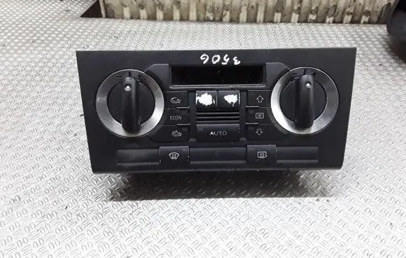 Audi A3 S3 8P Climate control unit 8P0820043