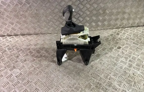 Hyundai Santa Fe Gear shifter/selector 46700G8200