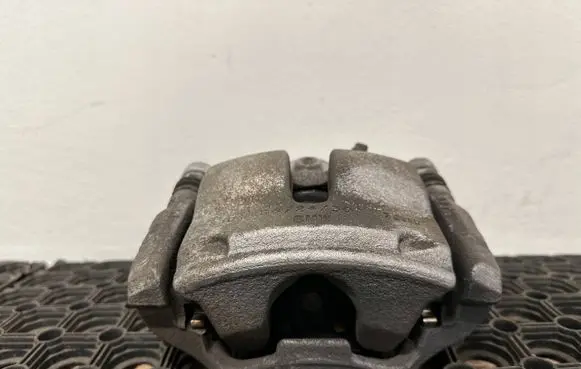BMW 1 F40 Front brake caliper 307X24