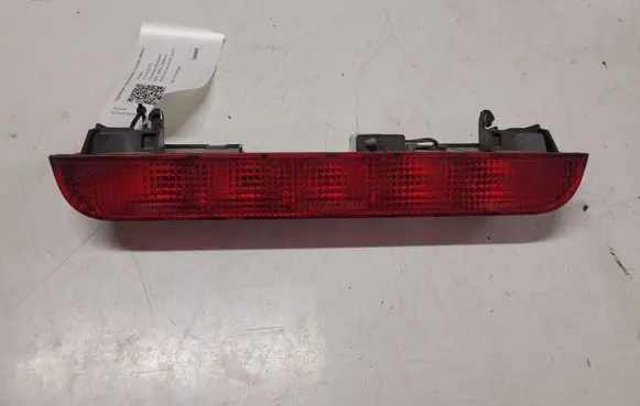 Nissan X-Trail T30 Third/center stoplight P1842