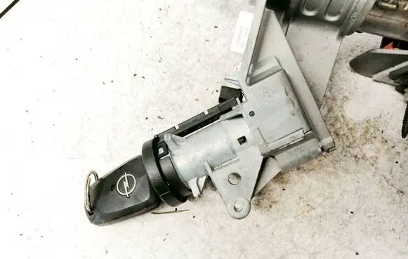 Opel Zafira B Ignition lock n0501882