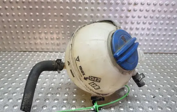 Skoda Rapid (NH) Windshield washer fluid reservoir/tank S27698243 6Q0121407B