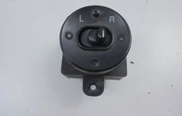 Hyundai i10 Wing mirror switch S16060204