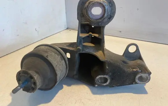 Volkswagen PASSAT B5.5 Engine mounting bracket 4B0199351B