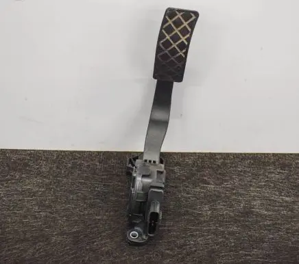 Porsche Macan (95B) Accelerator throttle pedal 8K1723523A