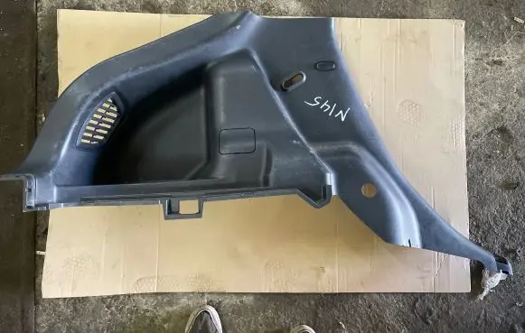 Trunk/boot lower side trim panel