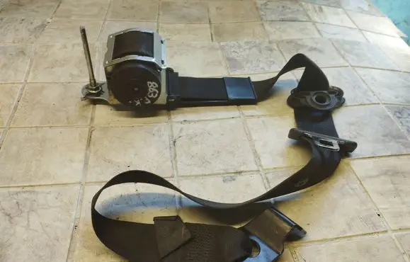 Opel Astra H Front seatbelt 560834901 604515500