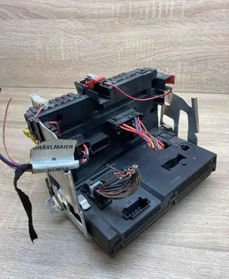 Mercedes-Benz S W221 Fuse module A2215403250 A2215450801