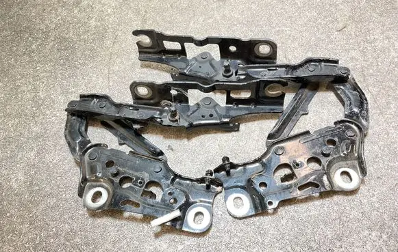 BMW 5 G30 G31 G38 Engine bonnet/hood hinges 7347407 13989610