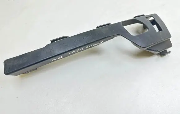 Ford Focus Front bumper mounting bracket 4M5117E857AC