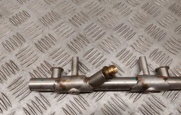 Audi Q7 4M Fuel main line pipe 06E090AL