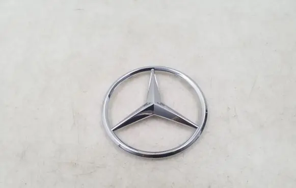 Manufacturer badge logo/emblem