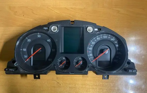 Volkswagen PASSAT B6 Speedometer (instrument cluster) A2C53194181
