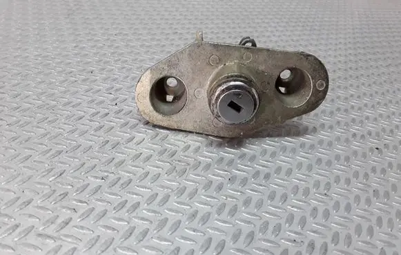 Volvo S80 Tailgate exterior lock 737700001