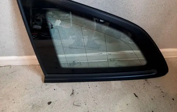 BMW 3 G20 G21 Rear side window 7499515